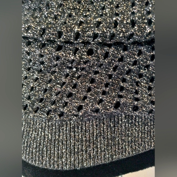Express Black & Silver Shimmer 3/4 Length Sleeve Round Neck Sweater Size L - Picture 6 of 8